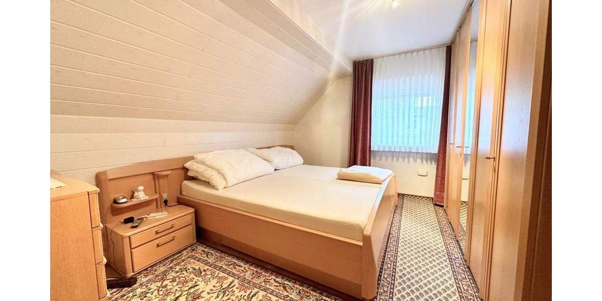 Doppelhaushälfte mit viel Potenzial, großzügigen Garten, Garage und Stellplätzen 5 zimmer