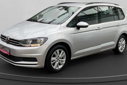 VW Touran 97.062 km 21.980 € Köln-Mülheim 51063
