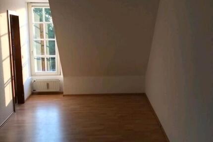 Helle Dachgeschosswohnung in Köln Brück 2 zimmer