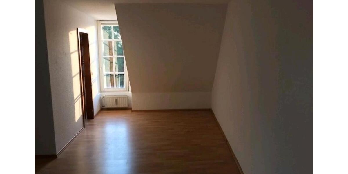 Helle Dachgeschosswohnung in Köln Brück 2 zimmer