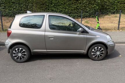 Toyota Yaris 154.900 km 1.900 &euro; Köln 50828