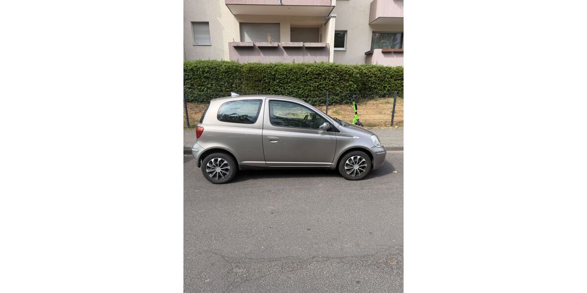 Toyota Yaris 154.900 km 1.900 &euro; Köln 50828