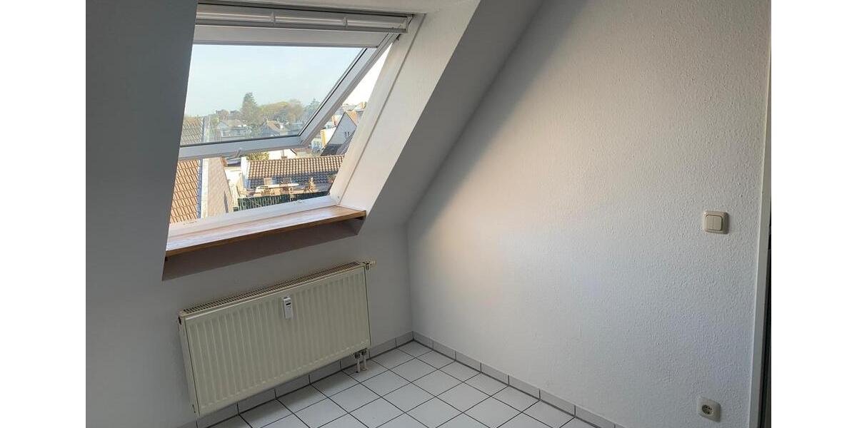 Dachgeschoßwohnung Langenfeld (Rheinland) - 2 Zimmer, 35 m&sup2;, 650&euro; | Angebot:26338789