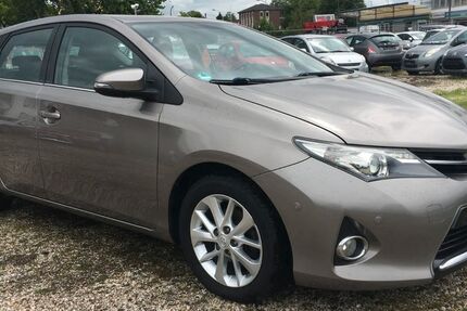 Toyota Auris 163.000 km 6.999 &euro; Bonn 53227