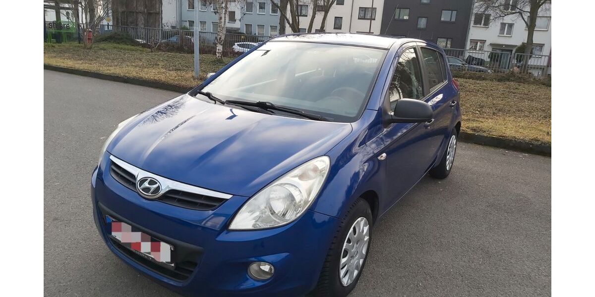 Hyundai i20 91.800 km 4.200 &euro; köln 50739