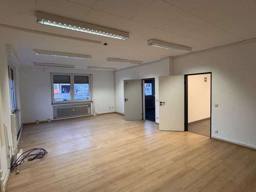Büro in Leverkusen 3.800 € 324 m²