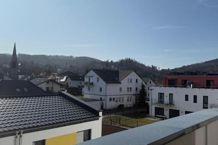 *EXKLUSIVES 2,5 Zimmer-PENTHOUSE *AUFZUG *TIEFGARAGE * BARRIEREFREI *ERSTBEZUG