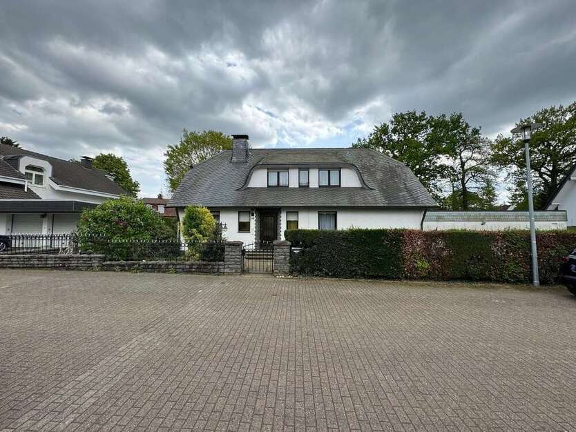 Haus zum Kaufen in Bergisch Gladbach 2.150.000 € 270 m²