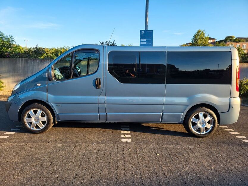 Opel Vivaro 118.000 km 19.900 € Frechen 50226