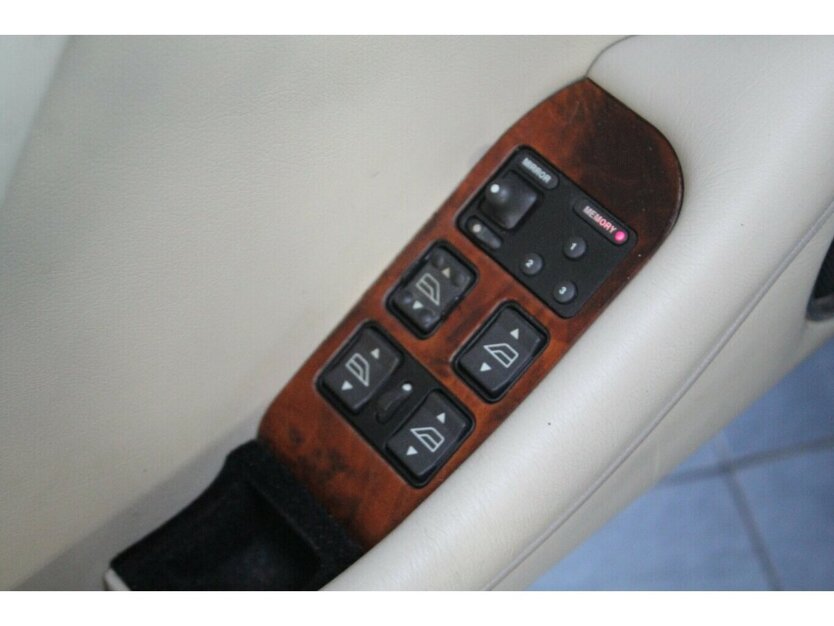 Jaguar XJ 4.0 Lang Automatik - Leder - Schiebedach - 119.865 km 19.980 € Euskirchen 53881