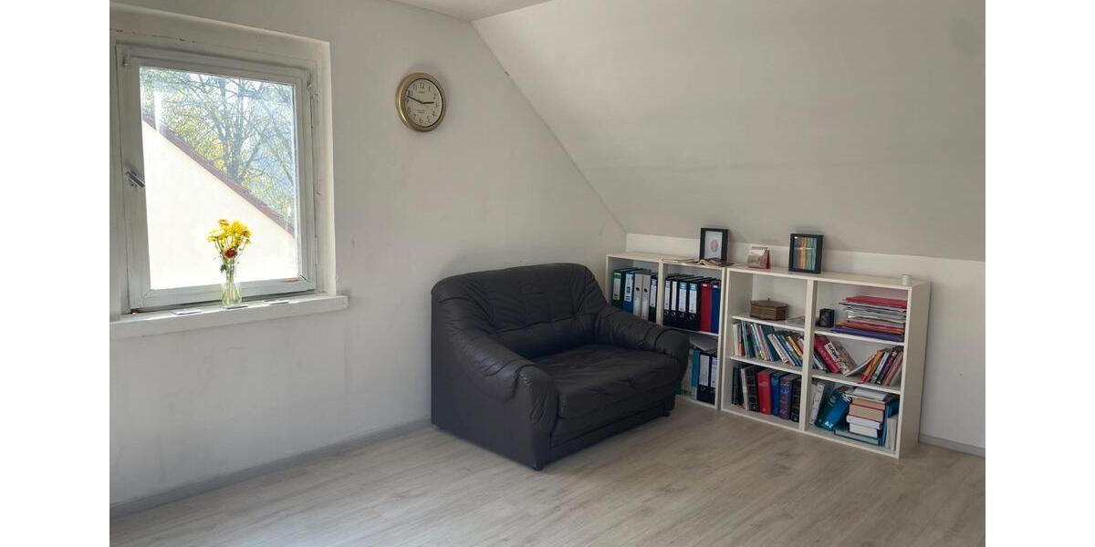 Dachgeschoßwohnung Brühl - 1 Zimmer, 18 m&sup2;, 650&euro; | Angebot:25972395