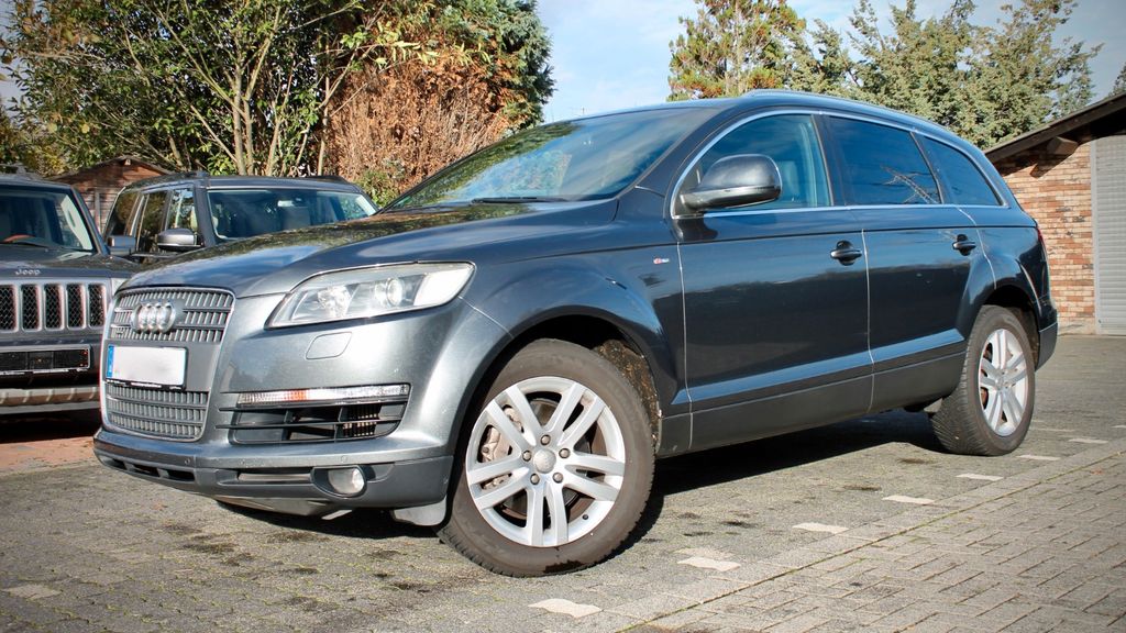 Audi Q7 210.000 km 8.900 &euro; Köln 51145