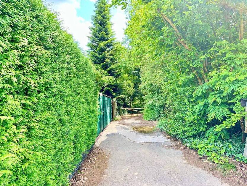 Praktisch geschnittene Doppelhaushälfte mit viel Potenzial und schönem Garten