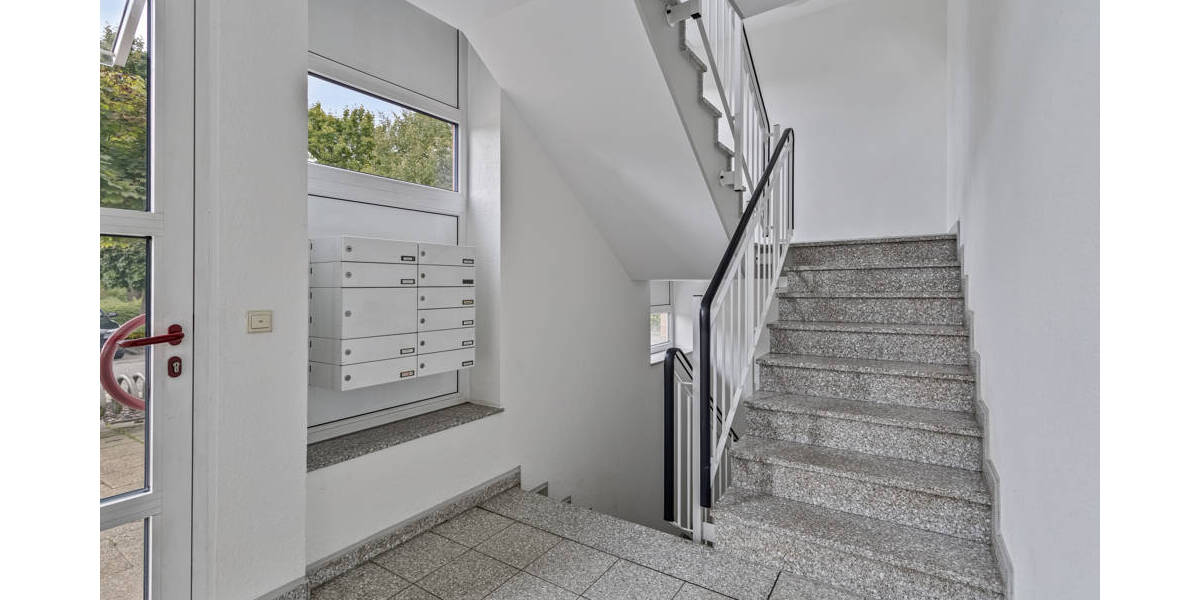 *** Lichtdurchflutete Dachgeschosswohnung mit zwei sonnigen Dachterrassen in Top-Lage *** 2 zimmer