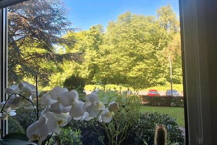Wohnung mit Balkon in einer Grünanlage