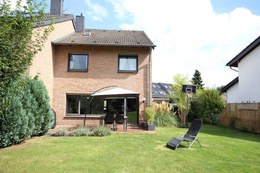 Weilerswist! Sonnenhelle, moderne Doppelhaushälfte mit großem Südgarten und Garage + zwei Stellplätze in ruhiger Lage! (LK 4737)