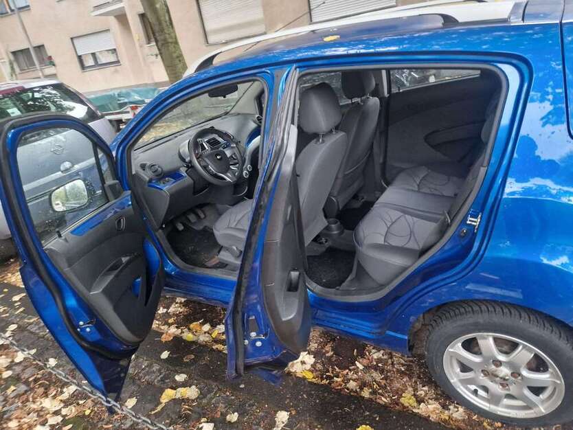 Chevrolet Spark 98.000 km 2.200 € Köln 51103