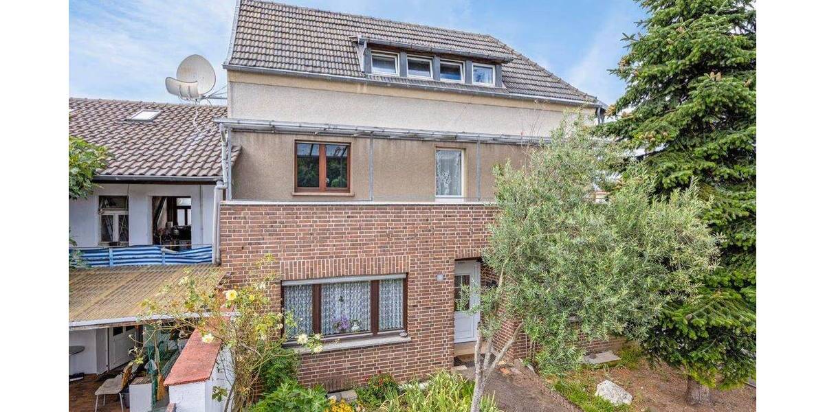 Zweifamilienhaus teilweise modernisiert mit Garagenhof zum Wohnen u. Arbeiten Mehrgenerationen 226m² 8 zimmer