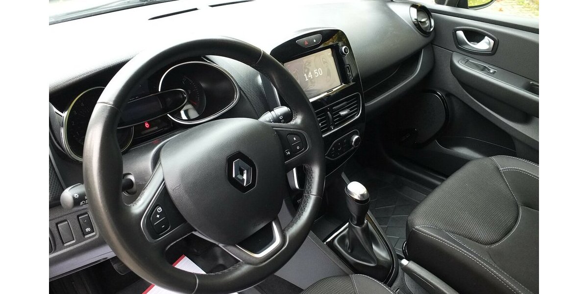 Renault Clio BLACK WEEK 25: EXPRESSION NAVI PARCTRONIC STA 118.021 km 7.904 € Köln 50858