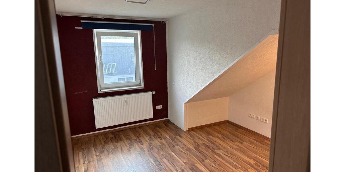 Dachgeschoßwohnung Bergisch Gladbach Gronau - 3 Zimmer, 70 m&sup2;, 1.100&euro; | Angebot:25274240