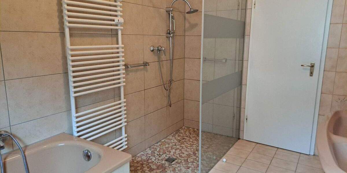 Etagenwohnung Kürten - 5 Zimmer, 170 m&sup2;, 1.360&euro; | Angebot:24780635