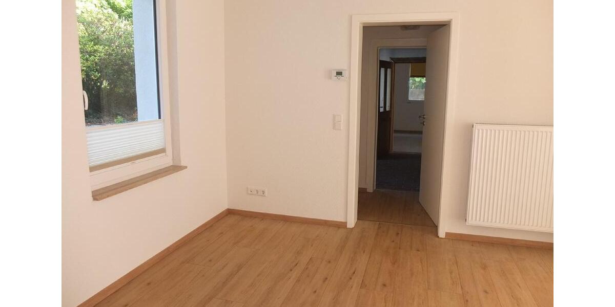 Büro- oder Servicefläche in exponierter Lage von Solingen-Wald! zimmer