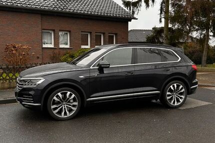 VW Touareg 28.100 km 52.500 &euro; Leverkusen 51371
