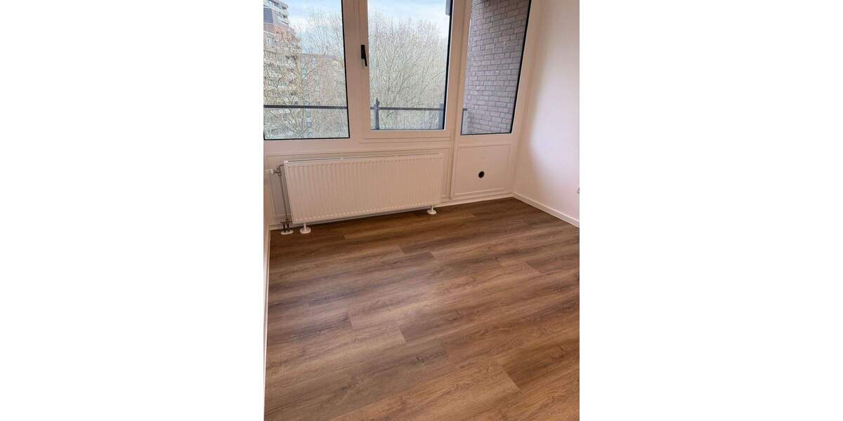 Etagenwohnung Köln Westhoven - 3 Zimmer, 96 m&sup2;, 1.400&euro; | Angebot:25361837