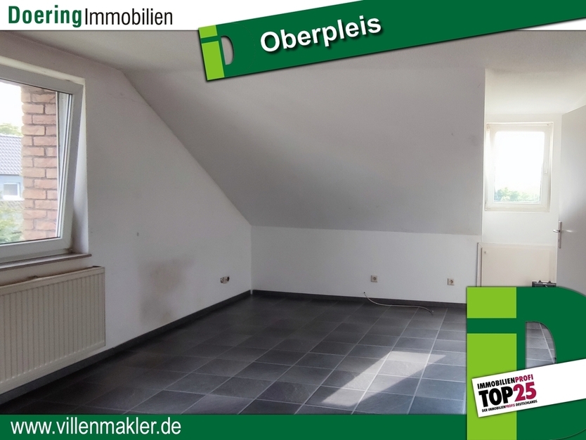 Oberpleis: 2 Mehrfamilienhäuser mit insg. 12 Wohnungen und 8 Garagen