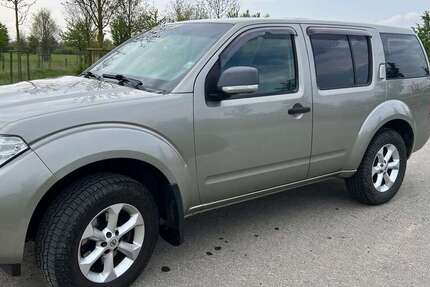 Nissan Pathfinder 227.227 km 12.400 &euro; Kerpen 50170