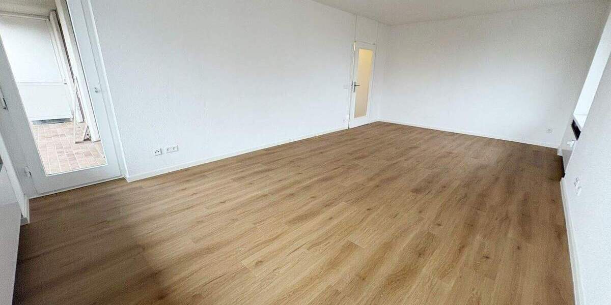 NEUES Bad* NEUER Boden* NEUES Wohngefühl* NEUE Einbauküche* 3 Zimmer + Balkon, Gäste-WC, Aufzug 3 zimmer