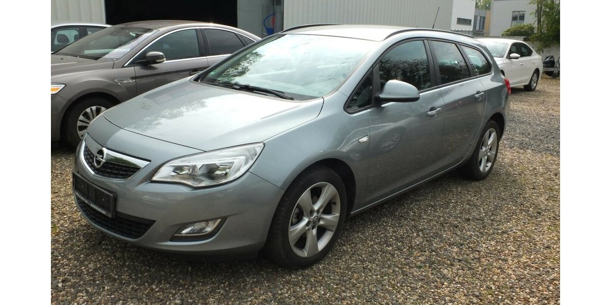 Opel Astra WM26:SPORTS TOURER EDITION PARKPILOT KLIMAAN 133.025 km 5.908 &euro; Köln 50858