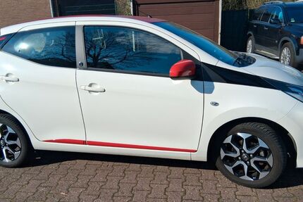 Toyota Aygo (X) 18.761 km 10.950 &euro; Wesseling 50389
