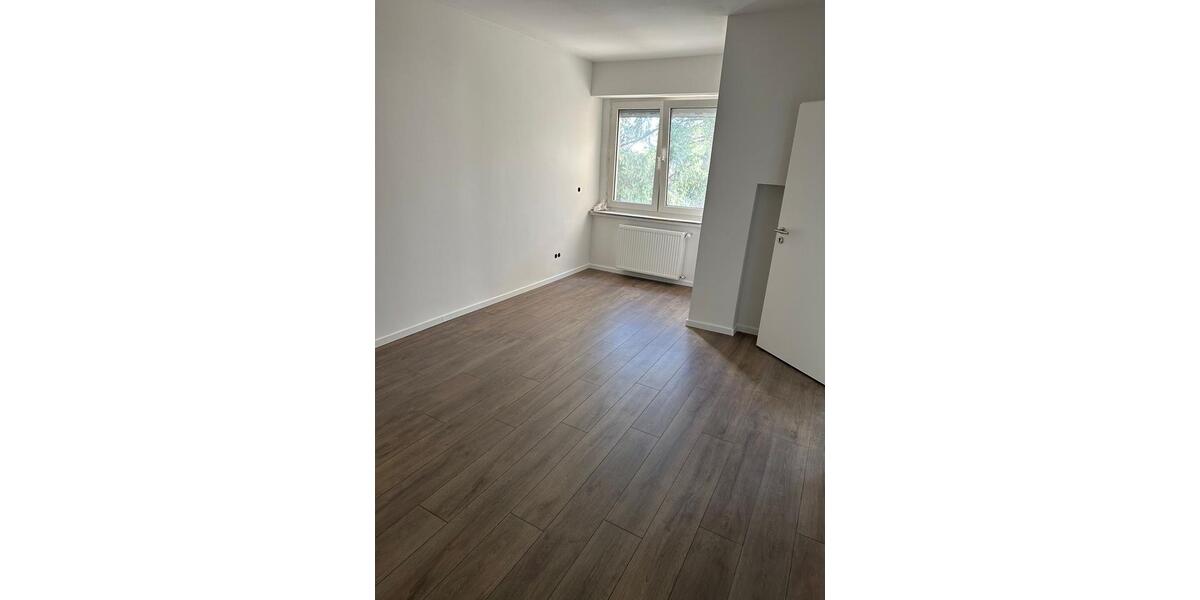Etagenwohnung Solingen - 4 Zimmer, 100 m&sup2;, 1.000&euro; | Angebot:26265943