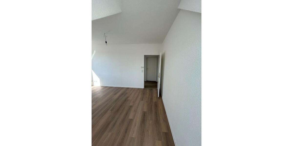 Dachgeschoßwohnung Solingen Ohligs - 3 Zimmer, 90 m&sup2;, 855&euro; | Angebot:26292984