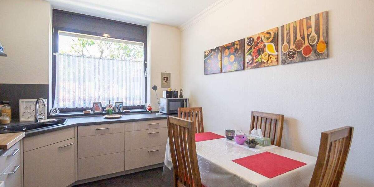 Stilvoller Bungalow mit Pool und liebevoll angelegtem Garten 5 zimmer