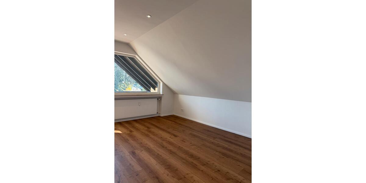 Dachgeschoßwohnung Langenfeld (Rheinland) - 3 Zimmer, 87 m&sup2;, 1.200&euro; | Angebot:26301690