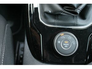 VW T-Roc 2,0 TDi 4-Motion R-Line Navi DSG SOFORT !!! 29.000 km 29.950 € Bonn 53225