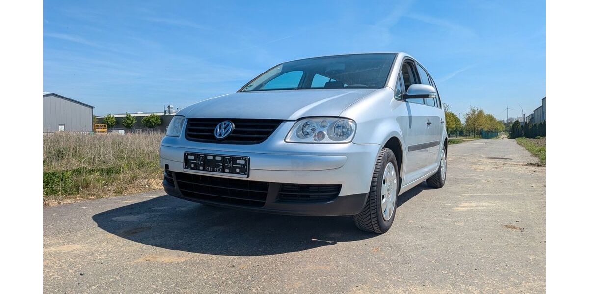VW Touran 214.000 km 1.599 &euro; Rommerskirchen 41569