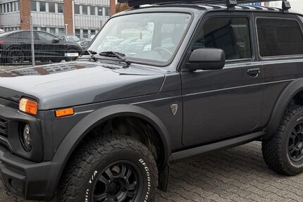 Lada Niva 27.700 km 16.495 &euro; Langenfeld 40764