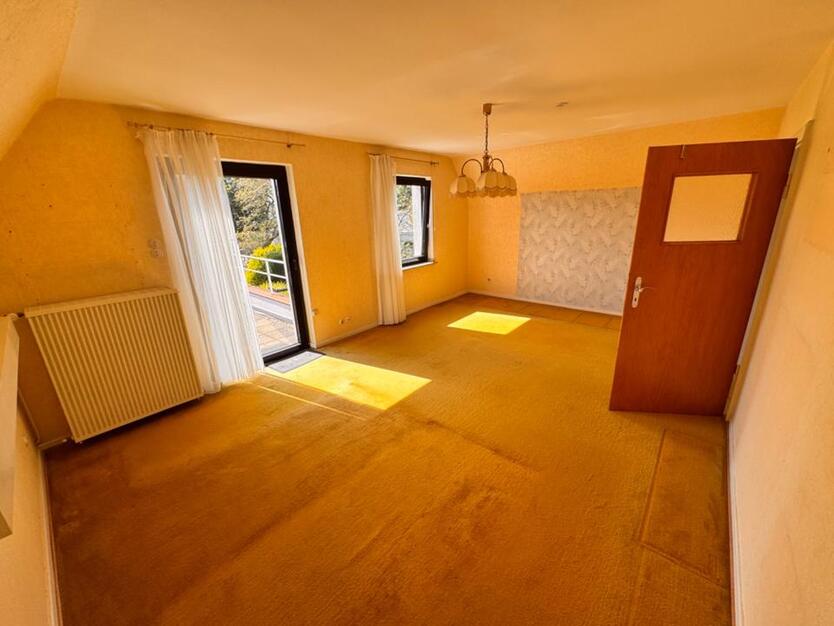 Freistehendes Einfamilienhaus mit 50er Jahre Charme & großem Grun