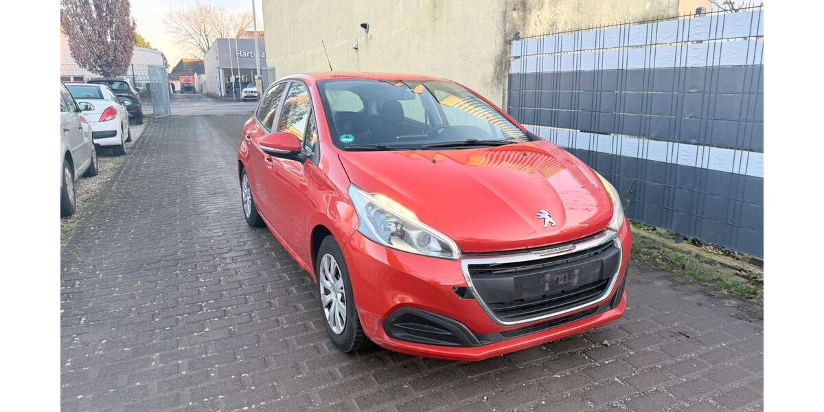 Peugeot 208 133.772 km 3.990 &euro; Brühl 50321