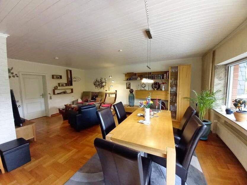 CITYHOUSE: Mehrfamilienhaus solide vermietet mit großem Garten, Keller, Stellplatz und Garage 9 zimmer