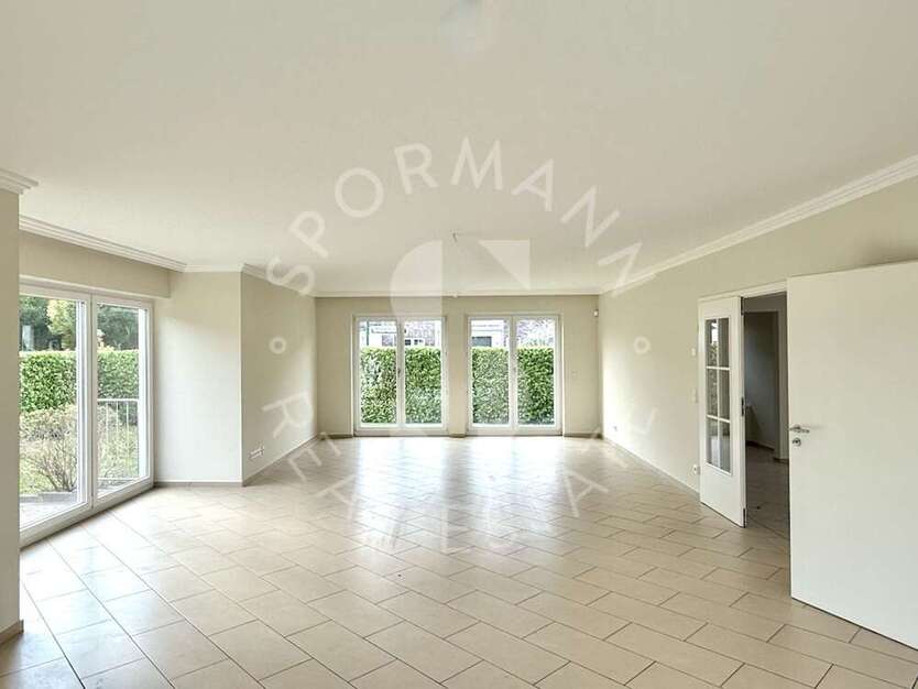 Haus zum Mieten in Düsseldorf 5.750 € 286 m²