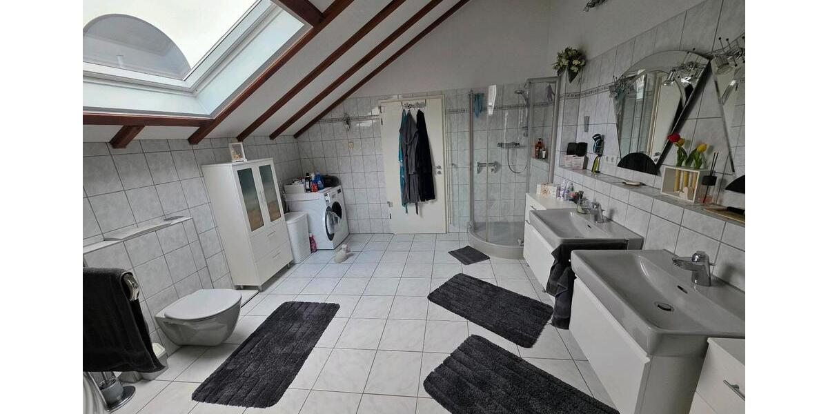 Einfamilienhaus Bergisch Gladbach - 2 Zimmer, 154 m&sup2;, 2.500&euro; | Angebot:24829509