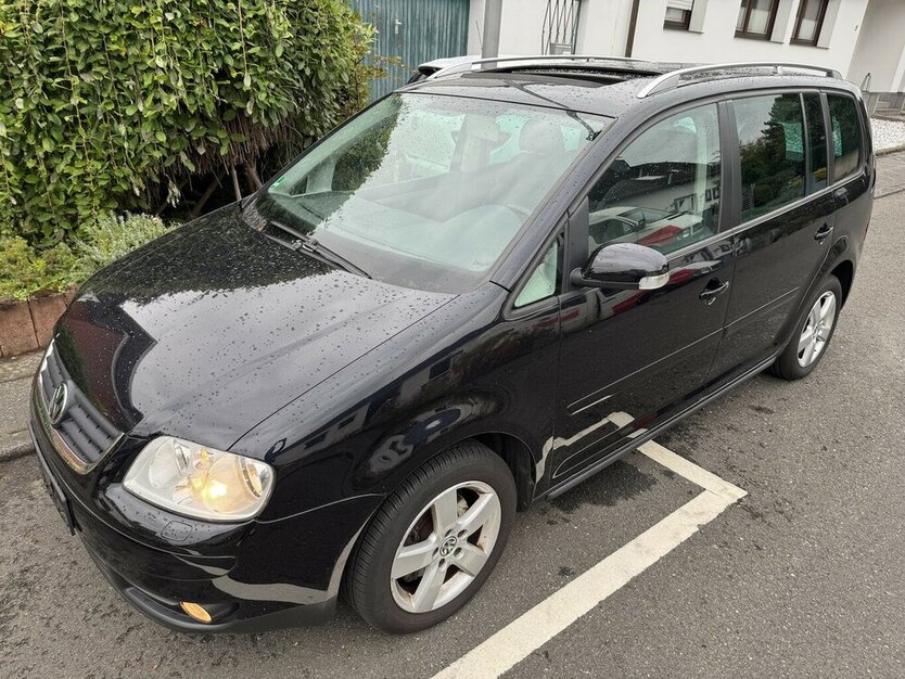 VW Touran 1.6 FSI Highline 7 Sitze SR+WR eGSD DSG ? 213.000 km 1.500 € Erftstadt 50374