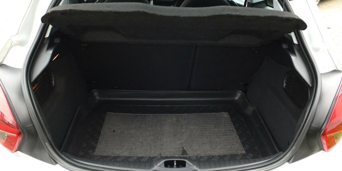 Peugeot 208 1.2 PURE TECH ALLURE KLIMA PDC SHZ SPORT LMF 98.599 km 7.500 &euro; Köln 50858