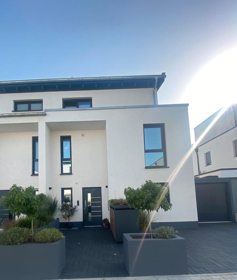 Moderne Doppelhaushälfte (2022) in ruhiger Lage von Dormagen- zimmer