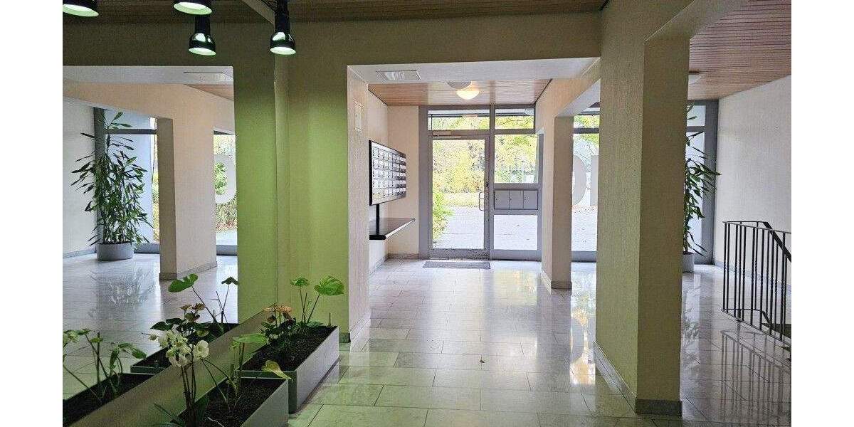 Wohnen in Köln – Mit Aufzug, zwei Balkonen und neuem Bad – Grünlage Junkersdorf 2 zimmer