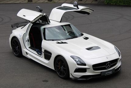 Mercedes-Benz SLS AMG 1.486 km 899.350 € Neuss 41460